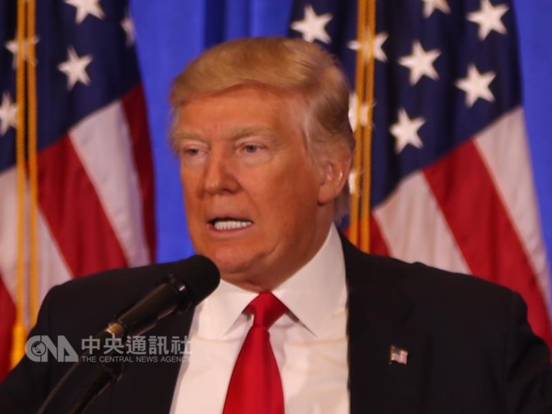 美國國家廣播公司新聞網（NBC News）/華爾街日報（WSJ）最新聯合民調顯示，美國總統川普施政滿意度降至歷史新低。 圖 : 中央社