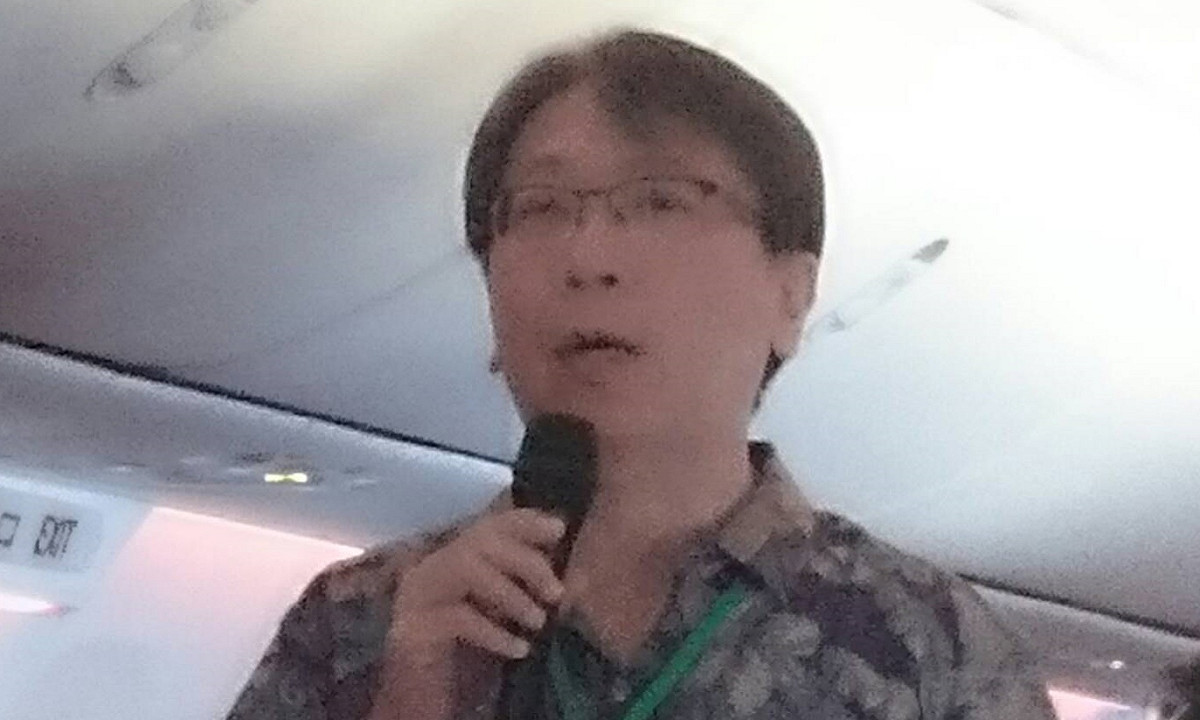 國安會副秘書長蔡明彥29日在總統專機轉述總統與莫健談話。 圖：林朝億/攝