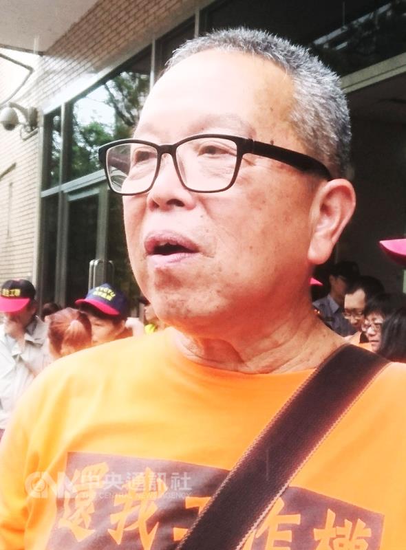 一例一休修法擬放寬「7休1」變為「14休4」，桃園市產業總工會顧問毛振飛（前）30日說，這是多年來修法最倒退的一次。 文 : 中央社