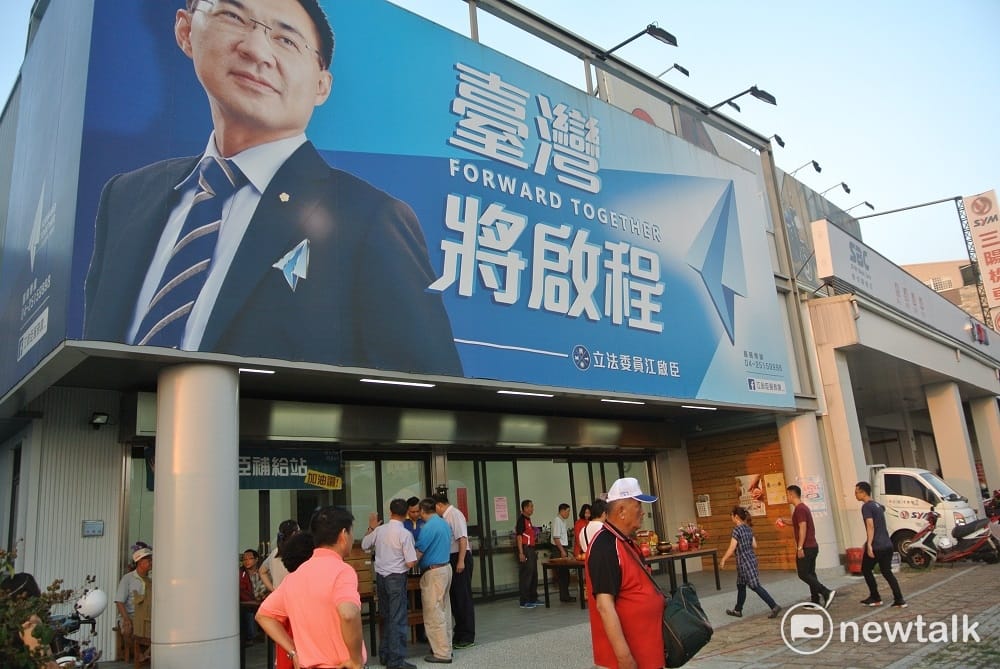 江啟臣31日會在他的豐原服務處，針對是否參選台中市長有重要宣布。 圖：唐復年/攝