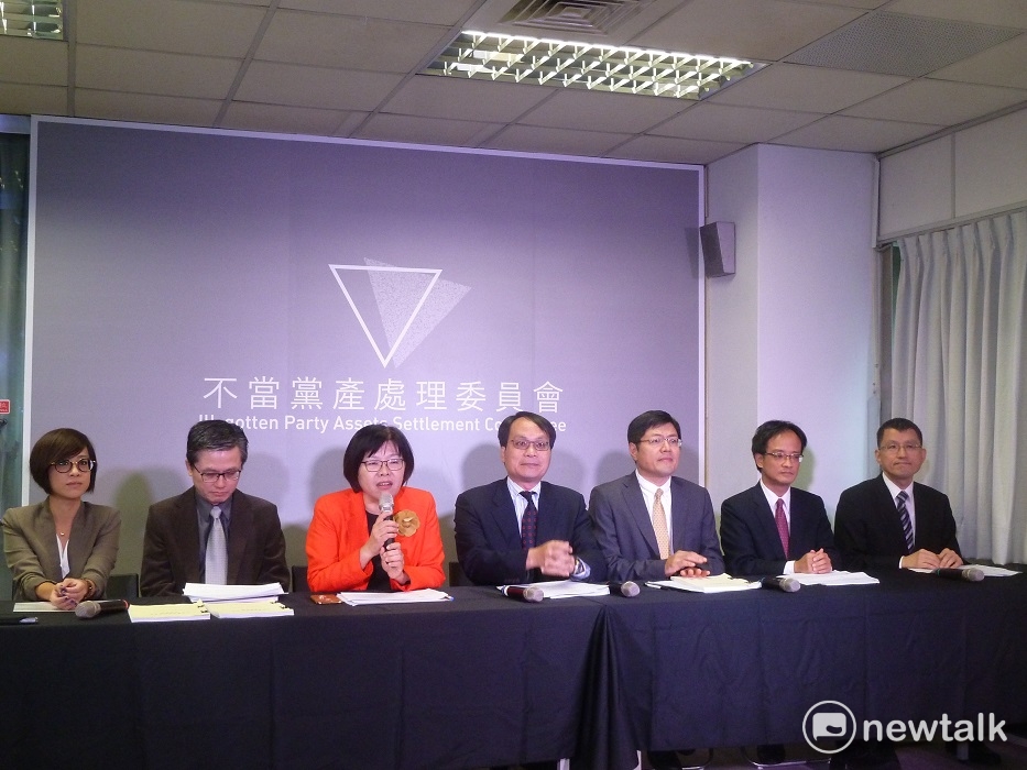 不當黨產處理委員會成員由左至右包括：李晏榕、李福鐘、副主委施錦芳、主委林峯正、連立堅、吳雨學、張世興。 圖：新頭殼資料照片