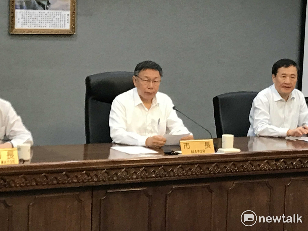 台北市長柯文哲今日中午率領部分局處首長召開針對大巨蛋案後續記者會。 圖 : 周煊惠 / 攝