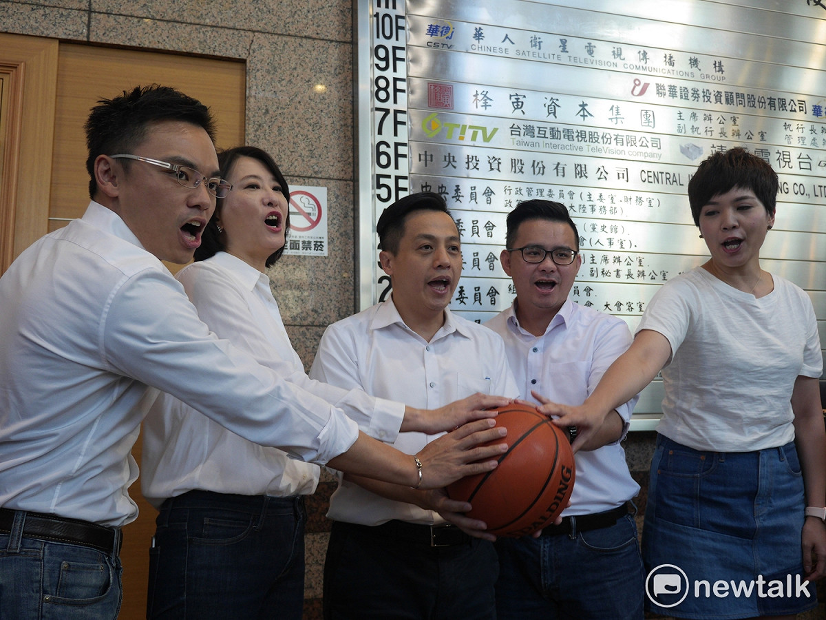 國民黨文傳會主委李明賢今（1）天下午偕同台北市議員王鴻薇、新任文傳會副主委兼文宣部主任鍾沛君、原發言人洪孟楷與黃建豪等4人，首度公開對外亮相。 圖：趙婉淳／攝
