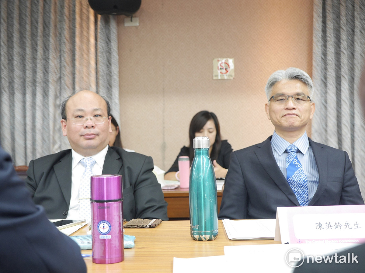 立法院內政委員會今（2）天審查中央選舉委員會人事同意案，被提名中選會主委的陳英鈐、副主委陳朝建上午出席。 圖：趙婉淳／攝