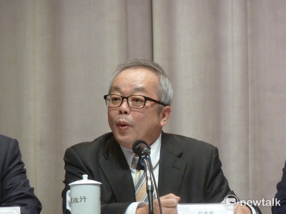 行政院副院長施俊吉今（16）天表示，總統蔡英文與行政院長賴清德有共識，將在農曆春節前提出解決低薪方案。 圖：謝莉慧/攝（資料照片）