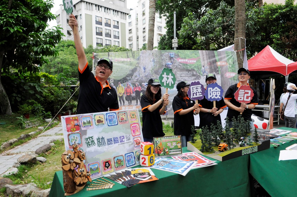 這次新社花海還特別規劃了四大特色展示攤位區，以「永續經營、美好生活、優質農產、農業科技」為理念，推廣農業科技的成果、休閒農業區的特色農產與農再社區的豐富人文等，展現臺灣農業及農村的多元風貌。 圖 : 台中市政府 / 提供