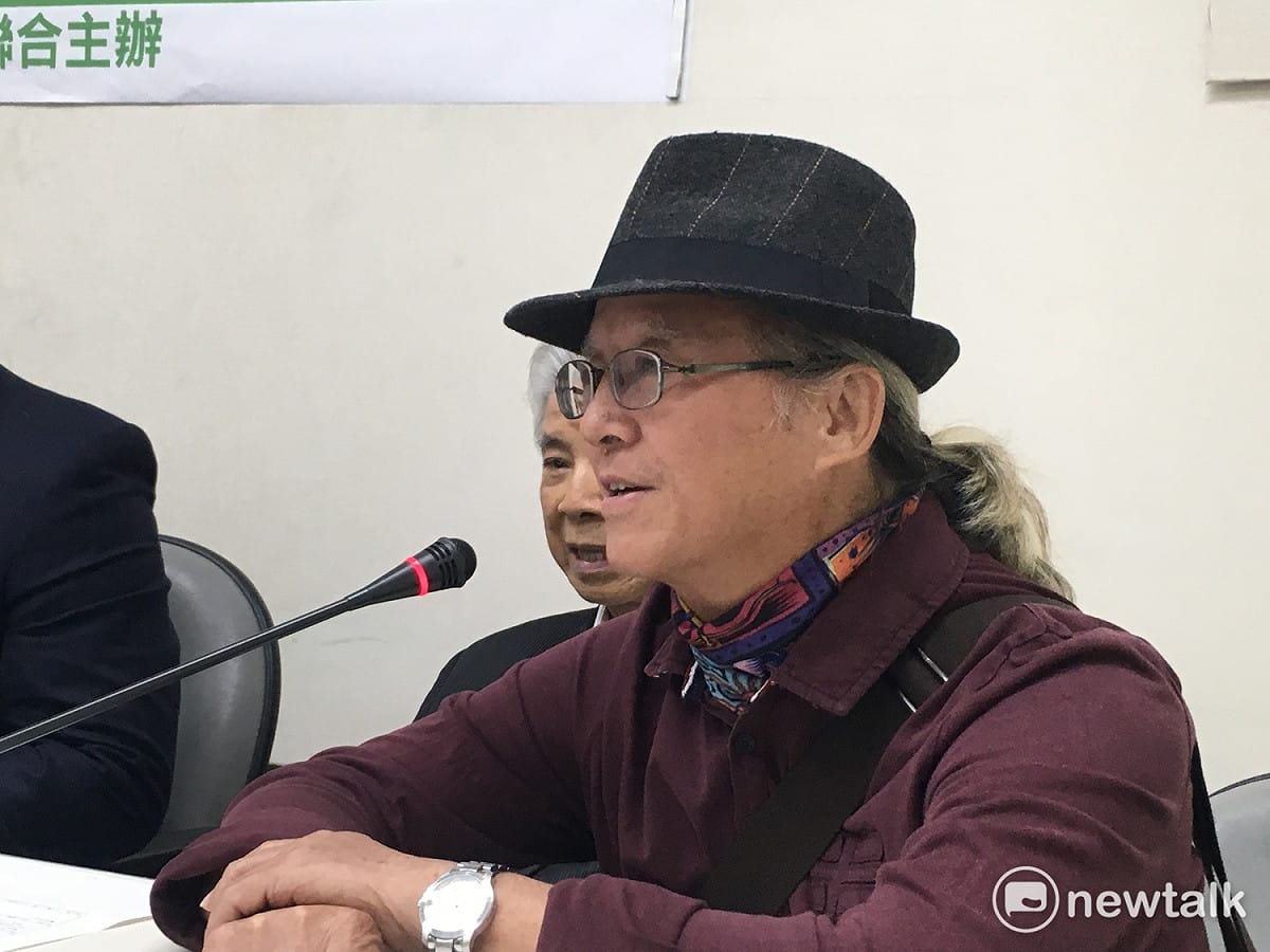 受難者、前立委李明憲提到，綠島人權博物館裡頭有一句話說「別再讓母親在長夜哭泣。」過去政治犯被關、被槍斃，這些悲慘事情都是國民黨威權時代所造成的，希望能通過國家人權博物館組織法草案，早日建立人權博物館，「給國民黨贖罪的機會。」 圖：黃韋銓/攝