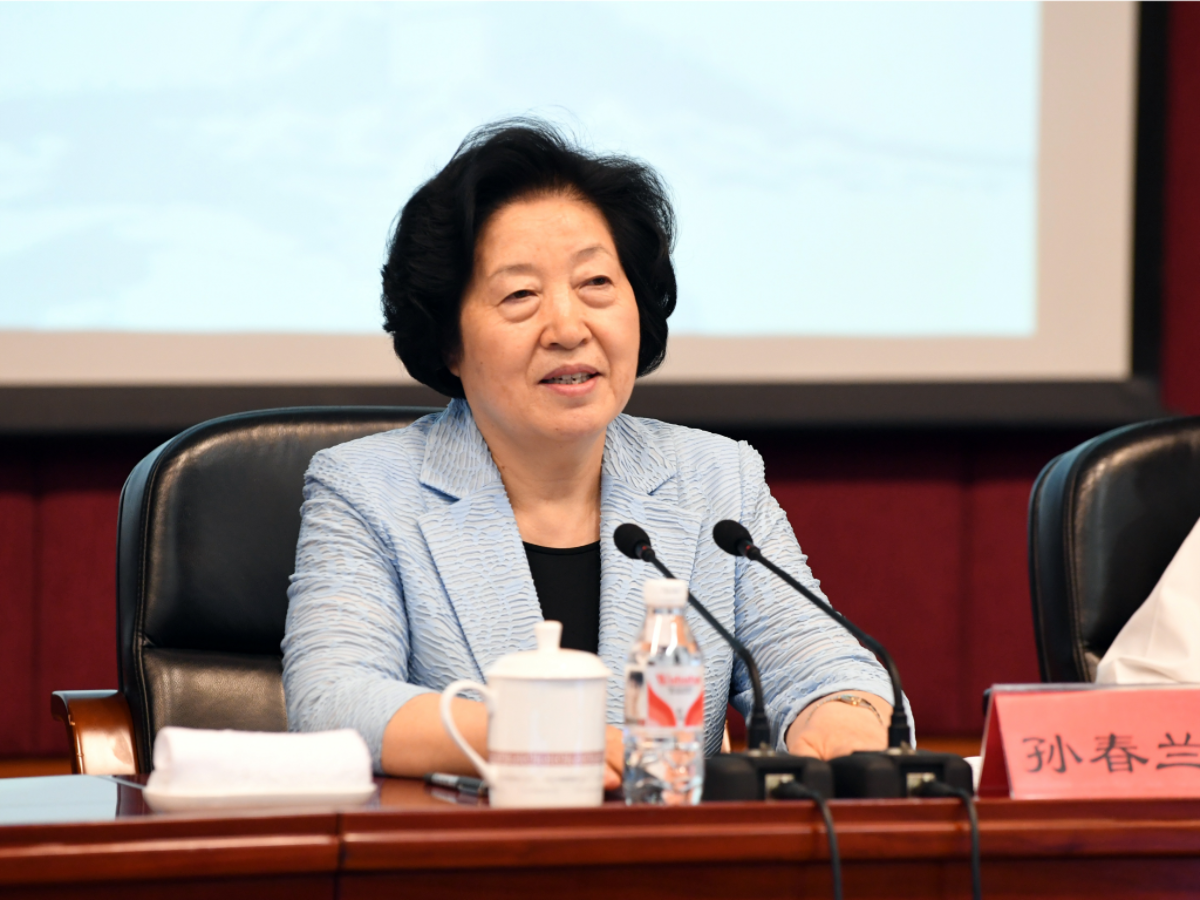 67歲的中共中央統戰部部長孫春蘭，在十九大後，成了政治局唯一的女性委員，未來可望出任國務院副總理，接替屆齡退休的劉延東，主管教育、科學、文化和衛生。
 圖：翻攝自中央社會主義學院網站