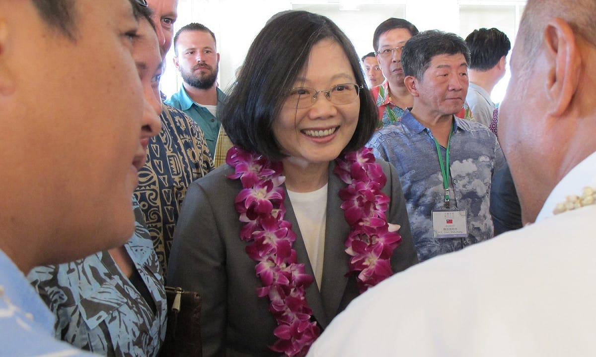 總統蔡英文3日過境關島，總統卡佛在總統府以傳統歌舞會歡迎。 圖：林朝億/攝