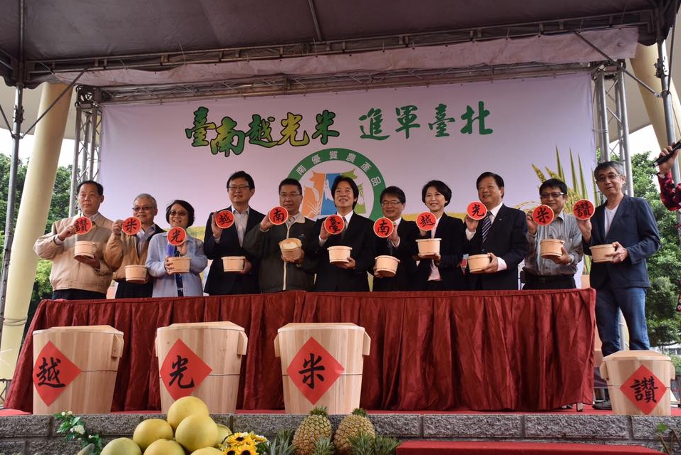 賴清德表示，希望廣場是行政院農委會為照顧全國農民特闢的廣場，用以行銷農特產品及照顧農民。 圖：取自新北好農情(新北市農會)臉書