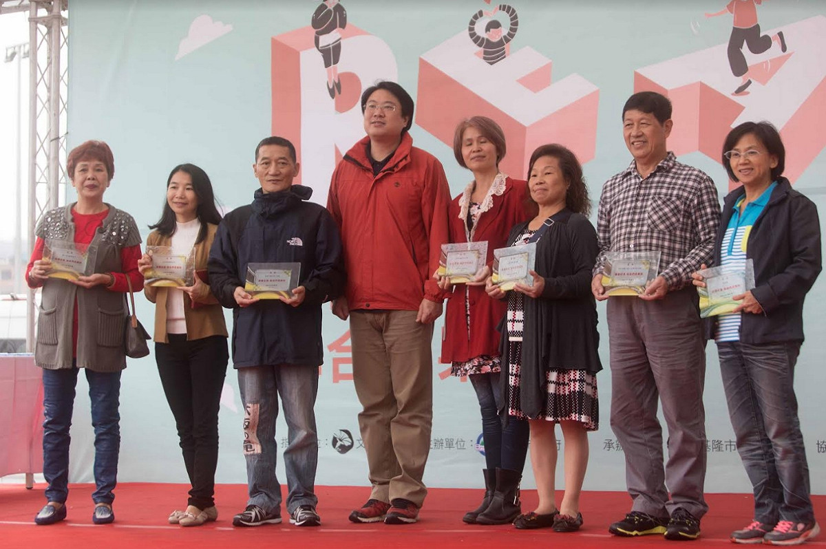 林右昌在基隆市社區營造聯合成果展頒獎。 圖：基隆市政府/提供