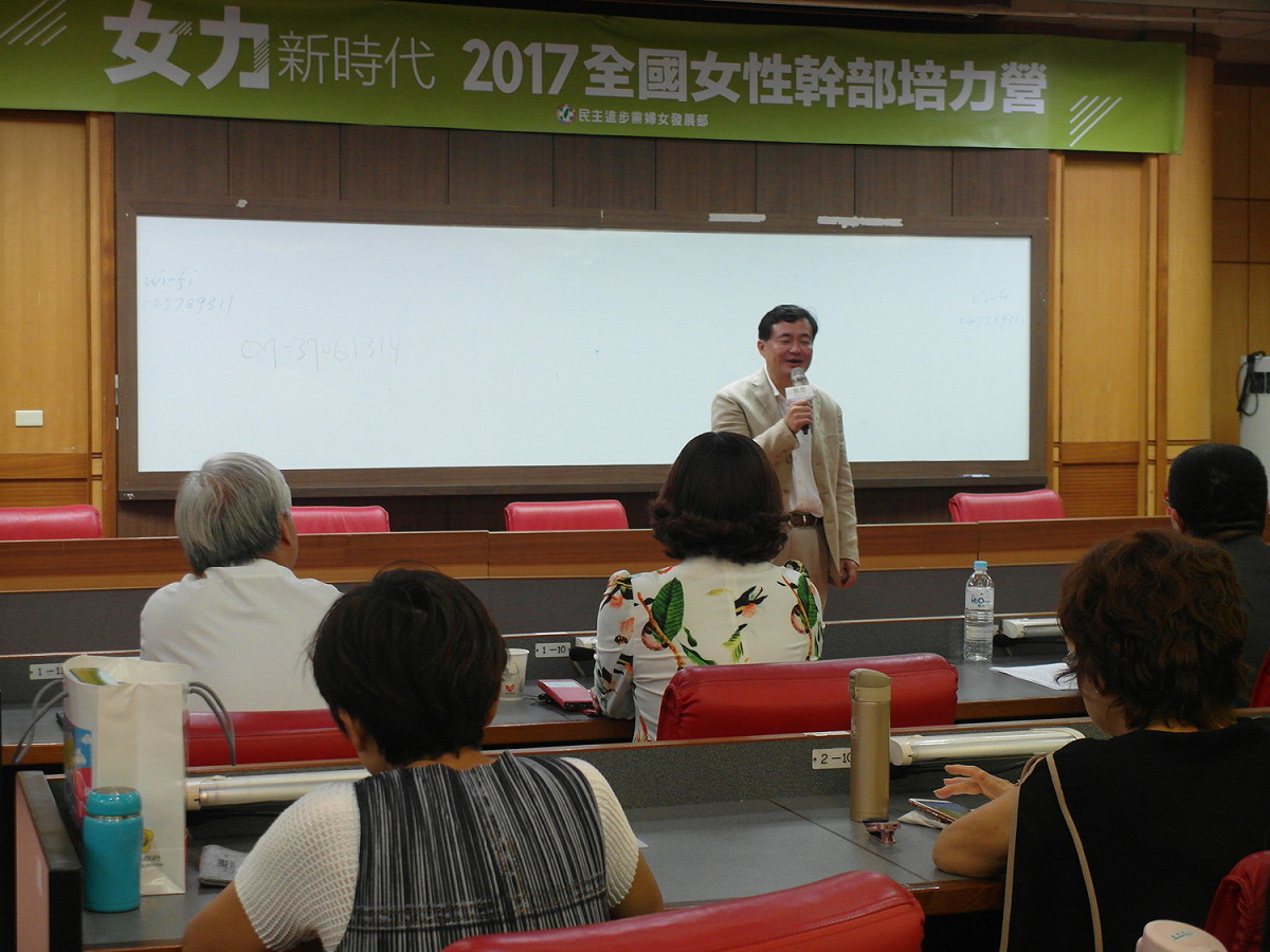 洪耀福表示，民進黨接下來要做的有三點：第一、改革有成績；第二、地方有建設；第三、經濟有起色。 圖：民進黨婦女部/提供