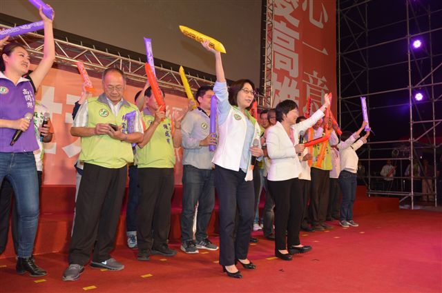 謝系的高雄市議長康裕成現身晚會，力挺劉世芳參選高雄市長。 圖：劉世芳服務處提供