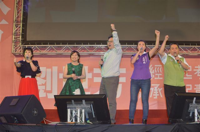劉世芳細數她對高雄市的願景，及擔任副市長任內被賦予落實「高高平建設」目標，是弭平縣市落差的執行長，允諾繼續為北高雄及大岡山地區建設而努力。 圖：劉世芳服務處提供