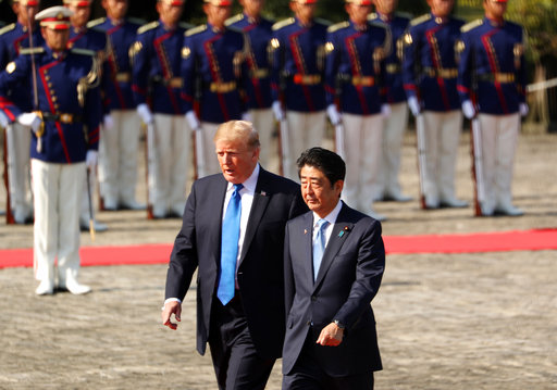 美國總統川普（左）預定6日與日本首相安倍晉三（右）會晤，安倍將提出自由開放的印度太平洋戰略。 圖：達志影像／美聯社（資料照片）