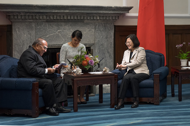 蔡英文總統今（6）日下午接見吉里巴斯共和國國會議長萬伊（Tebuai Uaai）伉儷訪問團。 圖：總統府/提供