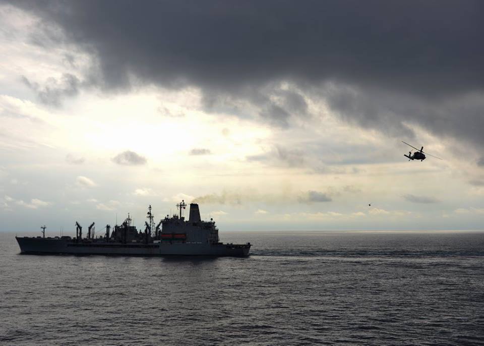 美國海軍尼米茲號航母突擊小組正在南海，正定期部署第7艦隊責任區， 以支援海事安全行動。 圖：翻攝尼米茲號臉書/Cole Schroeder