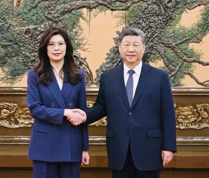 國民黨主席鄭麗文10日在北京人民大會堂與中共總書記習近平會面。 圖：翻攝新華網