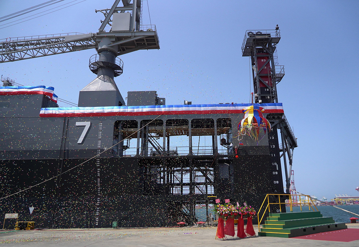 台船承造海軍新建浮塢，10日在高雄廠區舉行下水典禮。 圖：台船提供