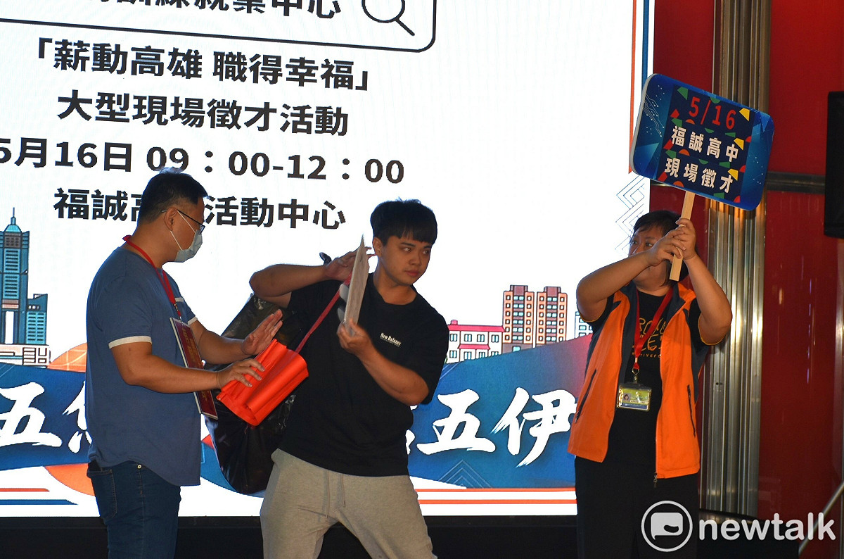 記者會以行動劇介紹五一勞動節系列活動。 圖：孫家銘/攝