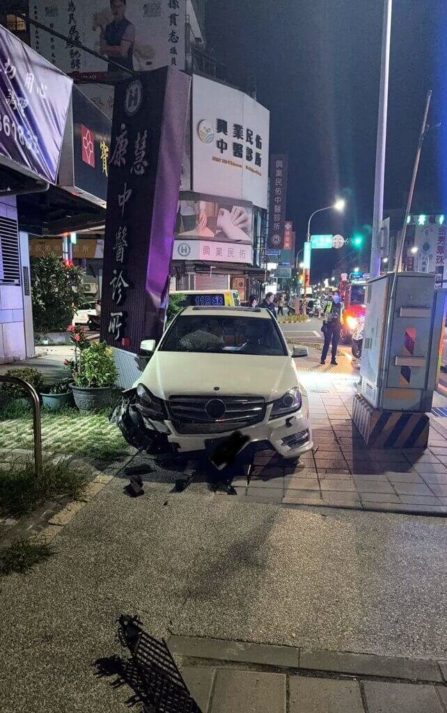 林姓男子11日凌晨涉毒駕載友人外出吃宵夜，遇嘉義市警方追捕查獲，警訊後依法移送。（警方提供）中央社記者黃國芳傳真　115年4月11日