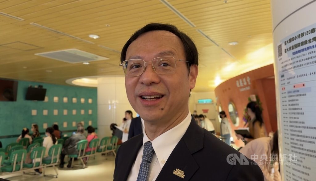 寵物用藥新制因爭議多暫緩，衛福部長石崇良11日說，主要考量基層獸醫院普遍缺乏24小時藥局支援，不宜貿然上路。中央社記者沈佩瑤攝　115年4月11日
