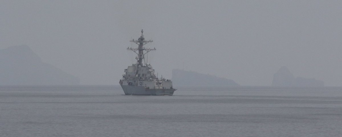 美軍今天宣布有兩艘美國驅逐艦通過荷姆茲海峽，為清除這條重要航道上的水雷展開前置作業。 圖：翻攝美軍中央司令部X（前推特）