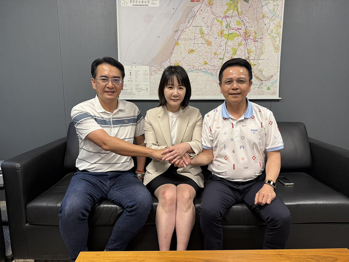 國民黨彰化縣黨部主委蕭景田11日表示已強烈建議黨中央於明日公布徵召人選。然而，此話卻引來有意爭取彰化縣長提名的立委謝衣鳳、縣府參議柯呈枋、以及工策會總幹事洪榮章開砲。 圖：謝衣鳳/提供（資料照）