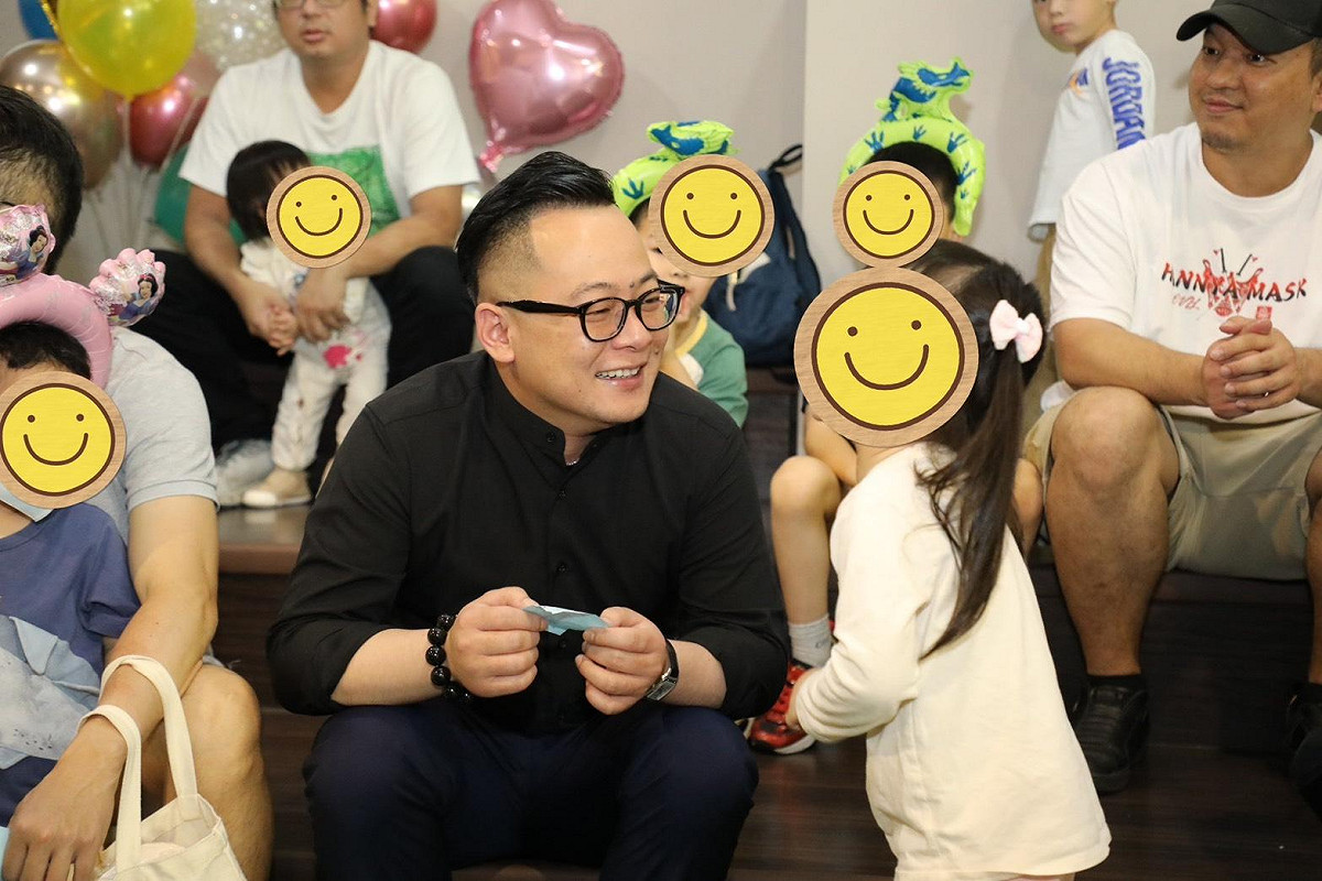 基隆市議長童子瑋受邀出席城上城社區舉辦的親子闖關活動。 圖：童子瑋辦公室/提供