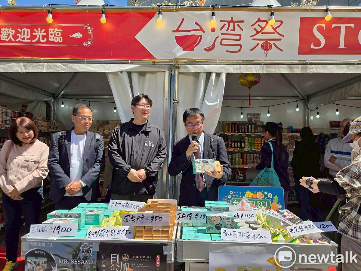 台灣祭將台南普濟殿的手繪燈籠及台南限定小吃等獨特的台南風情搬到日本。黃偉哲今日率團前往「東京晴空塔」展區及「群馬太田」展區推廣支持。 圖：台南市政府提供