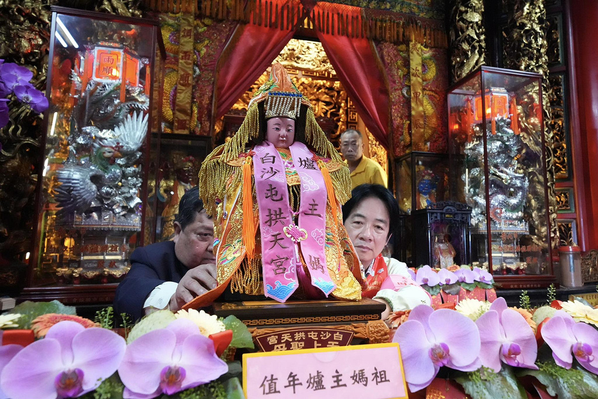 總統賴清德前往白沙屯拱天宮，進行淨轎儀式，並恭請媽祖出神龕，為「2026天上聖母丙午年往北港進香」揭開序幕 圖:翻攝自白沙屯拱天宮