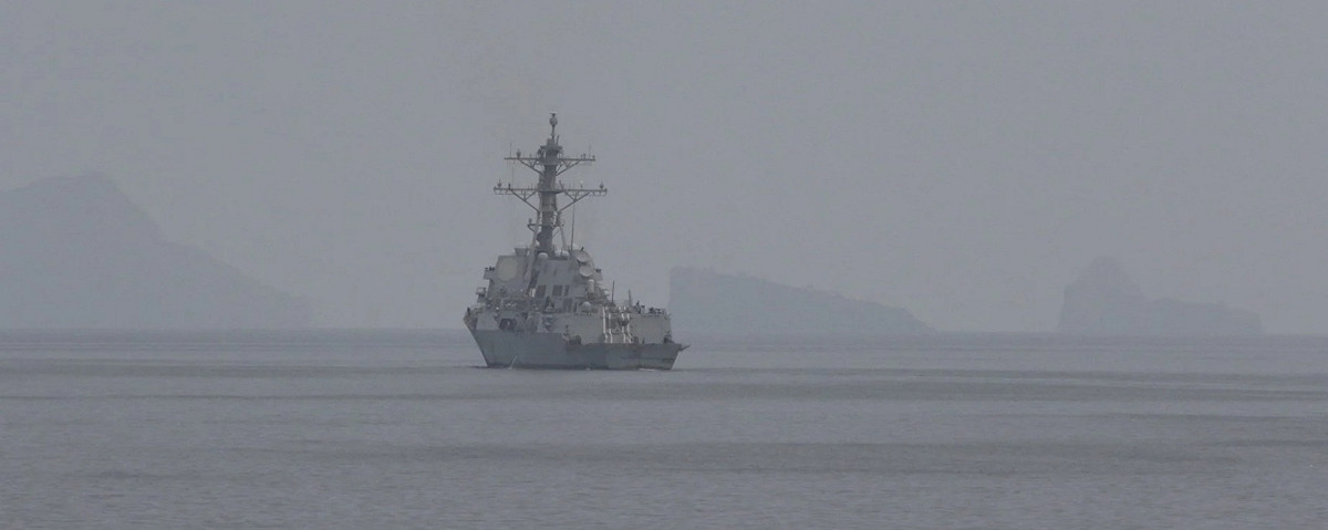 美國中央司令部公布4月11日勃克級飛彈驅逐艦穿越荷姆茲海峽，展開掃雷行動照片。 圖：翻攝US Navy
