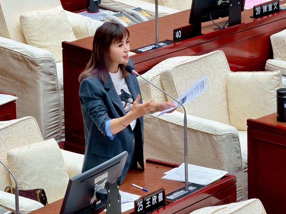 國民黨台北市議員王欣儀關注長者福利，要求敬老卡應「跨月累計」，北市府承諾提方案。 圖：王欣儀辦公室提供