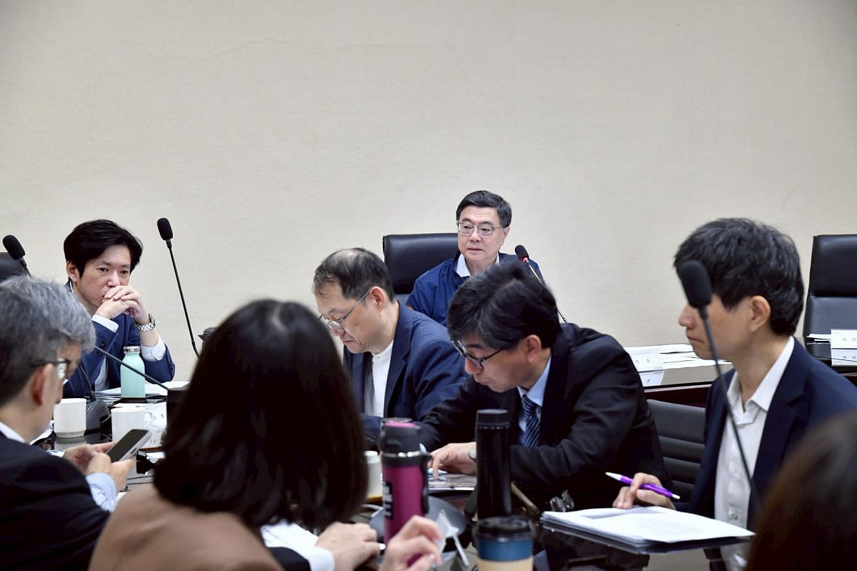 行政院長卓榮泰主持「因應中東衝突民生安定專案會議」。 圖：行政院提供