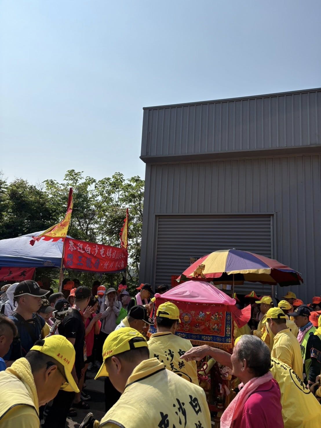 白沙屯媽祖12日深夜起駕，46萬人共襄盛舉，但台中大甲李綜合醫院傳出首日就湧入至少12名病患。（圖為白沙屯媽祖繞境示意情境） 圖：翻攝自白沙屯拱天宮