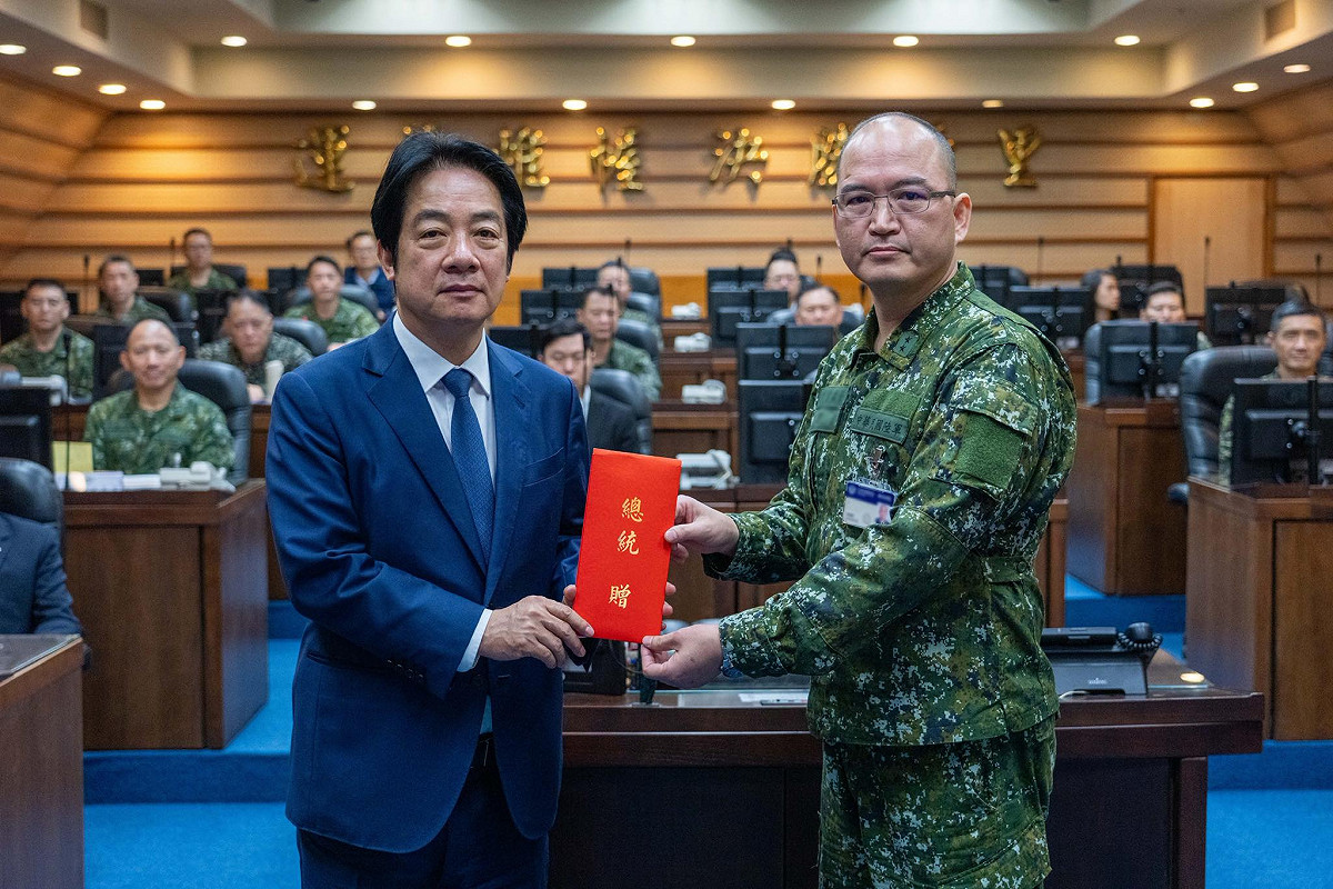 漢光42號兵推將進行14天、13夜的高強度兵棋對抗演練，賴清德總統今（14）天來到聯合作戰指揮中心。 圖：擷自賴清德臉書粉專