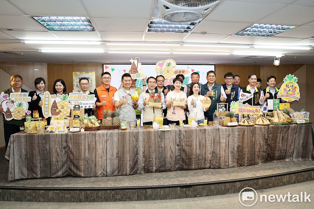 台南市政府舉辦「2026台南鳳梨好筍季」聯合行銷記者會，台南市長黃偉哲預告首場市集活動將於4月25日在關廟山西宮登場，邀請民眾走入產區「食當季、吃在地」，品嘗最道地的台南風味。 圖：黃博郎／攝