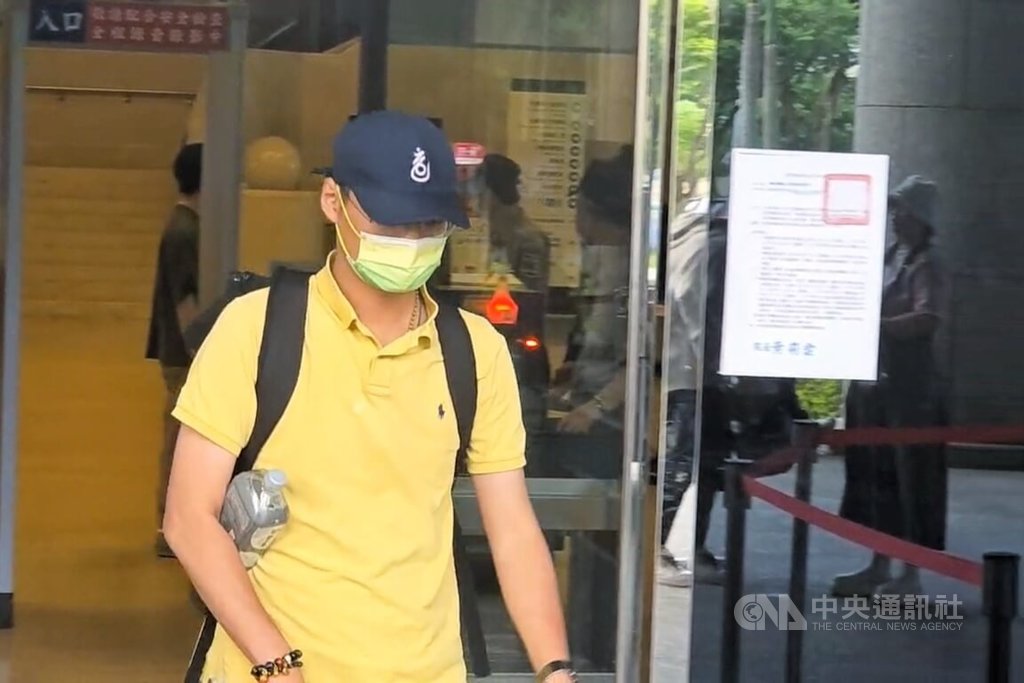 前桃園市長鄭文燦涉華亞科技園區土地開發貪污案，桃園地方法院14日首次進行審理庭，污點證人廖力廷（圖）出庭，接受檢辯三方詰問。中央社記者吳睿騏桃園攝　115年4月14日