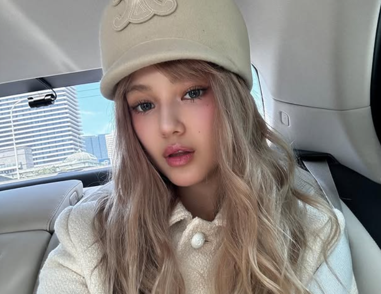 Danielle去年12月遭前東家ADOR解約，更被要求431億韓元(約9.3億新台幣)賠償，目前官司仍在進行中。 圖：翻攝自NewJeans IG