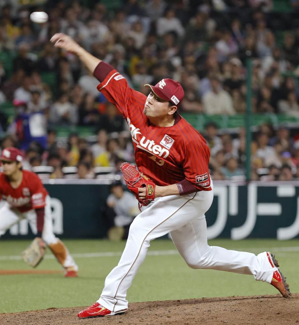 日本職棒樂天金鷲隊台灣投手宋家豪15日登板中繼，僅投1球便化解危機，拿下勝投。（共同社）