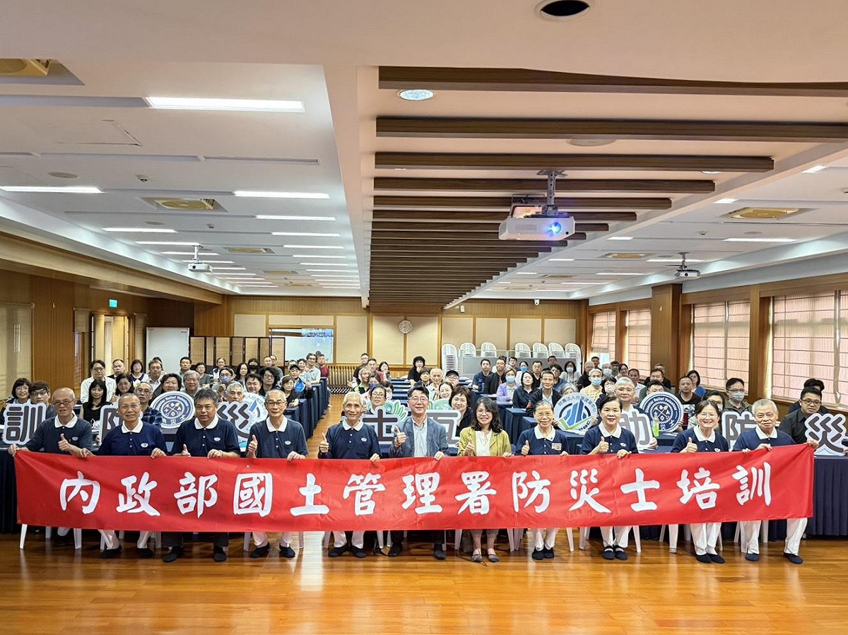 公寓大廈管理人員防災士培訓_新北蘆洲場合影。 圖：內政部提供