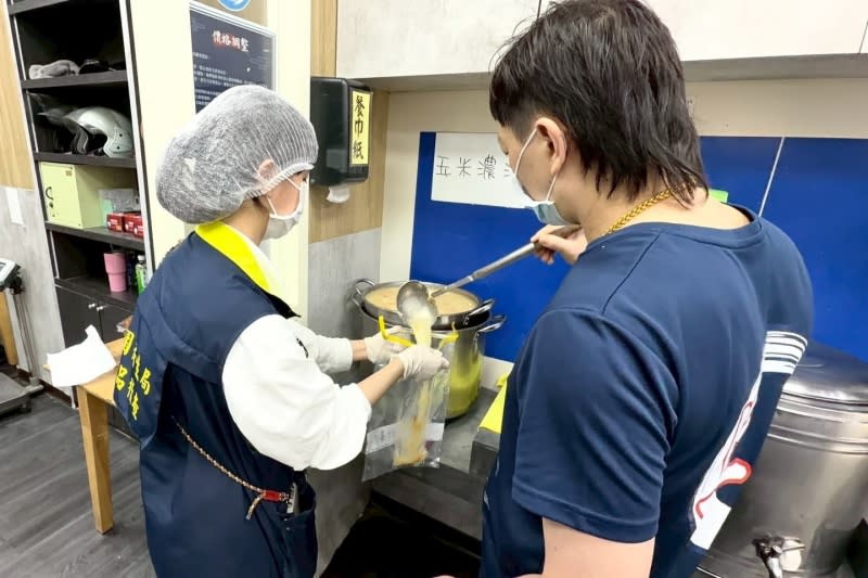 昨(15)日，桃園便當店「上野烤肉飯-內壢店」疑似出現食物中毒事件。 圖：桃園市衛生局／提供