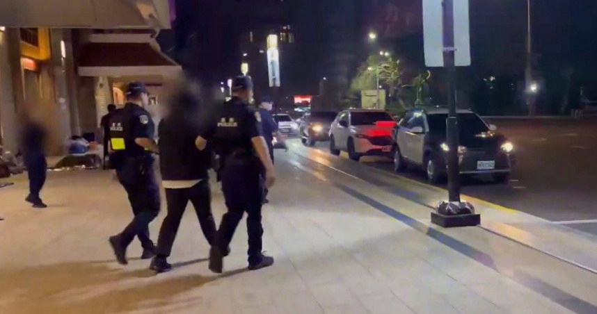 台鐵30歲翁姓男員工於女廁裝針孔攝影機偷拍，移送台北地檢署。 圖：翻攝畫面