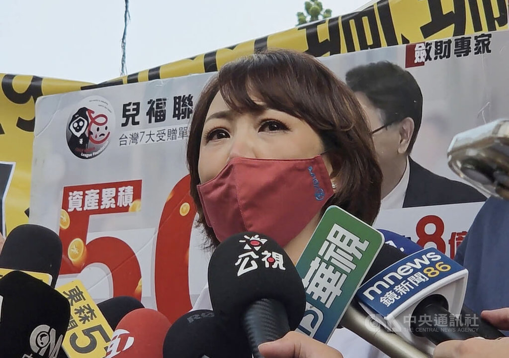 男童「剴剴」遭虐死案，台北地方法院16日依過失致死罪判兒盟女社工陳尚潔有期徒刑2年。到場關切的藝人郁方（圖）受訪表示，「不管判幾年，對我們來講都是輕判。」中央社記者謝君臨攝　115年4月16日