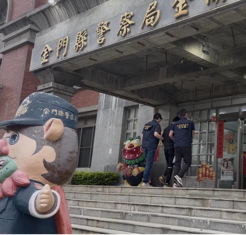 金門縣定古蹟陳顯墓疑遭破壞，金門縣警察局金湖分局16日表示，經調閱監視器鎖定李姓男子，在彰化縣李姓男子住處拘捕到案，將依中華民國刑法發掘墳墓及文化資產保存法等移送檢方偵辦。（警方提供）中央社記者吳玟嶸傳真　115年4月16日