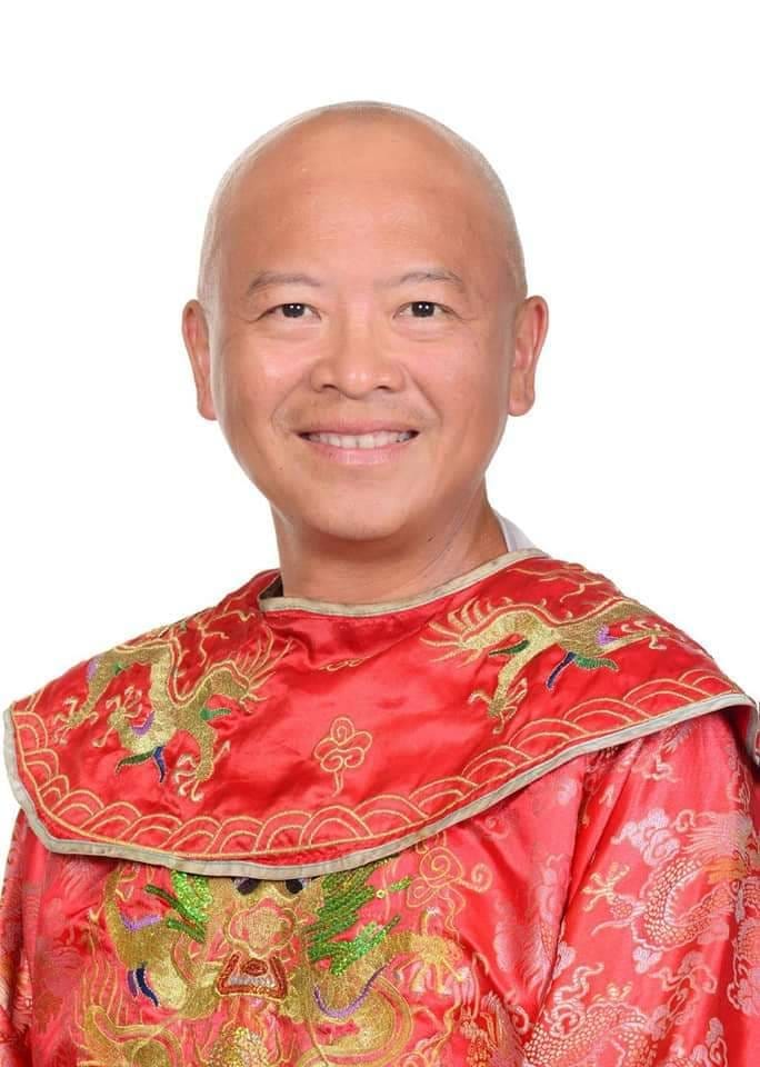 黃宏成台灣阿成世界偉人財神總統31日正式登記參選年底嘉義市長選舉。 圖：翻攝自黃宏成台灣阿成世界偉人財神總統臉書