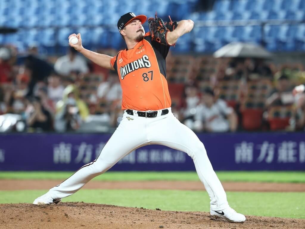 中華職業棒球大聯盟統一7-ELEVEn獅隊洋投喬登（Jordan Balazovic）16日在桃園棒球場面對樂天桃猿隊先發投完7局，寫下個人到台灣後最長局數，賽後首度獲選單場最有價值球員（MVP）。（統一獅隊提供）中央社記者蘇志畬傳真　115年4月16日