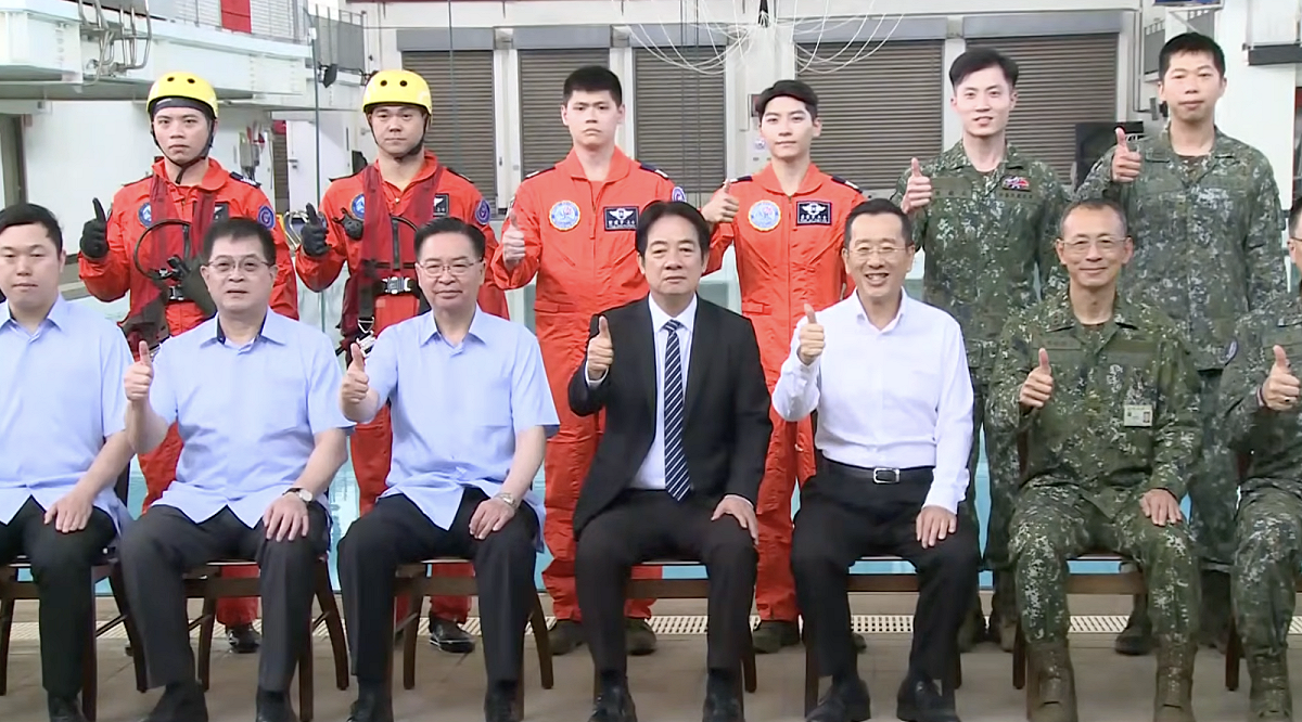 賴清德視導「飛訓部國軍空勤人員求生訓練中心」。 圖：翻攝自共訊