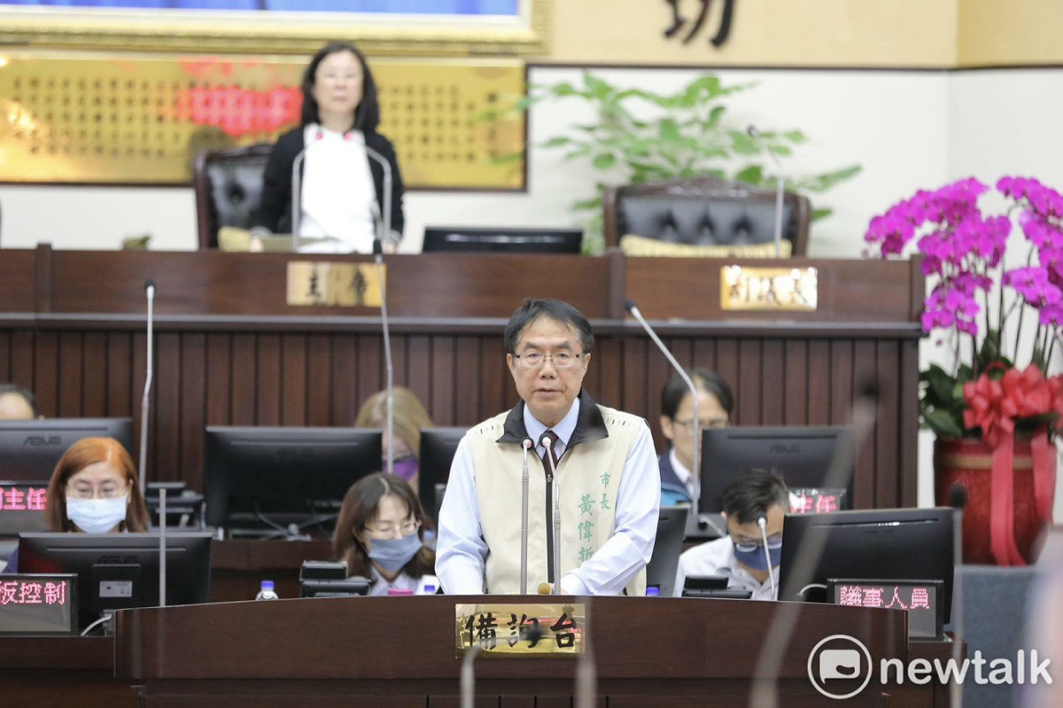 台南市議會第4屆第7次定期會今日開幕，由議長邱莉莉主持會議，臺南市長黃偉哲率各局處首長列席，並進行施政總報告。 圖：黃博郎／攝