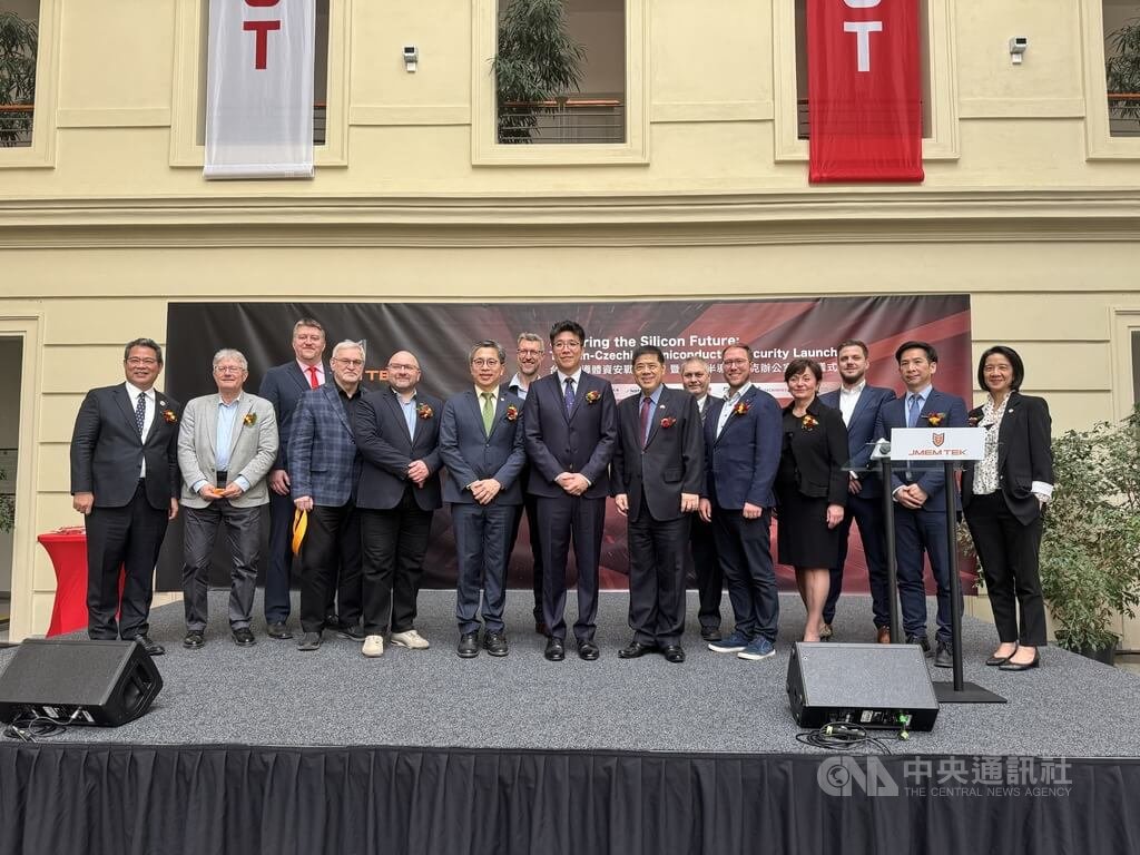 台灣半導體資安解決方案公司振生半導體（Jmem Technology s.r.o.）17日舉辦捷克辦公室開幕儀式，匯聚來自台捷兩國的政府官員、學術領袖與產業專家。  圖/中央社